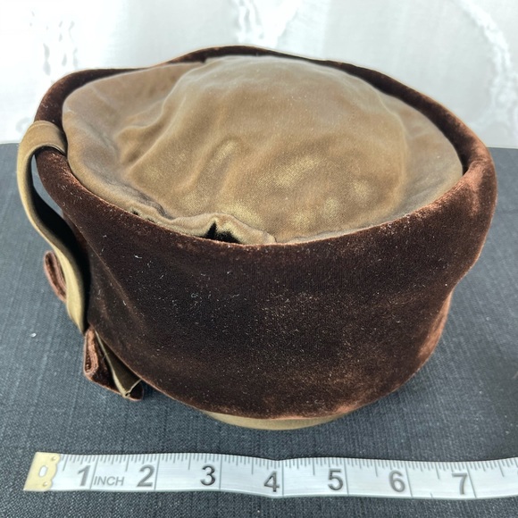 🧡Vintage🧡 Classic 🚨Maxines🚨 Brown Velvet & Satin Cossack Hat - Picture 2 of 5